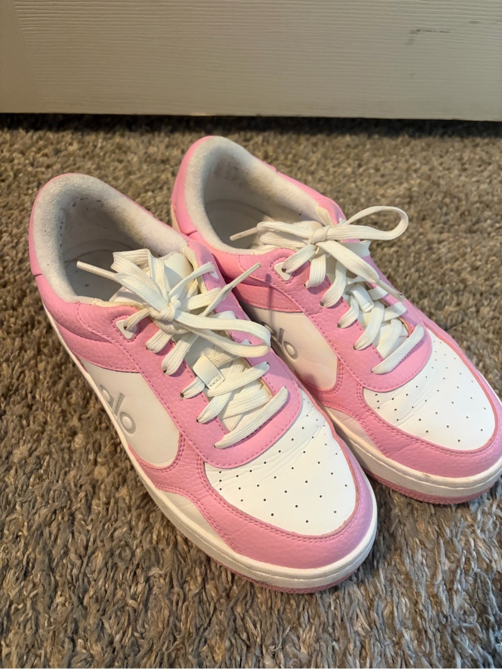 ALO Yoga Pink and White recovery mode Low-Top Athletic Sneakers sz 8